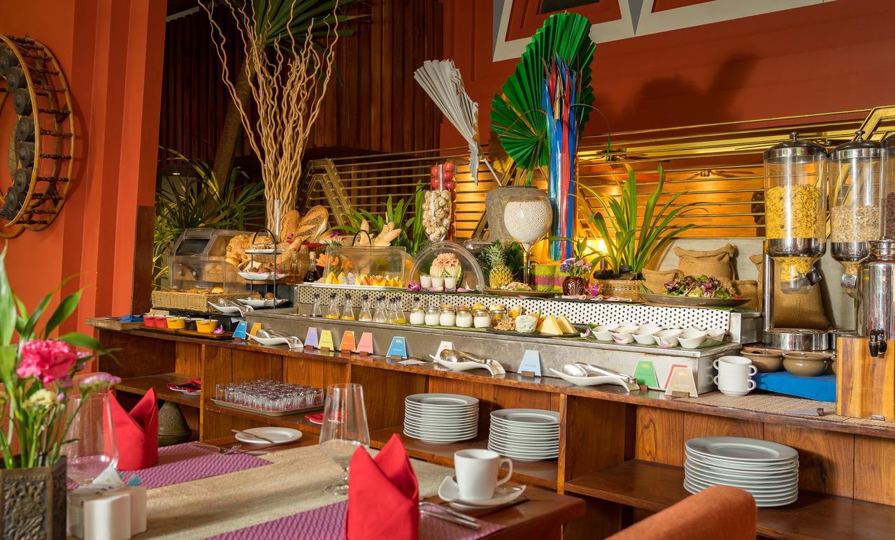 Golden Temple Residence Siem Reap Ngoại thất bức ảnh A buffet at a hotel