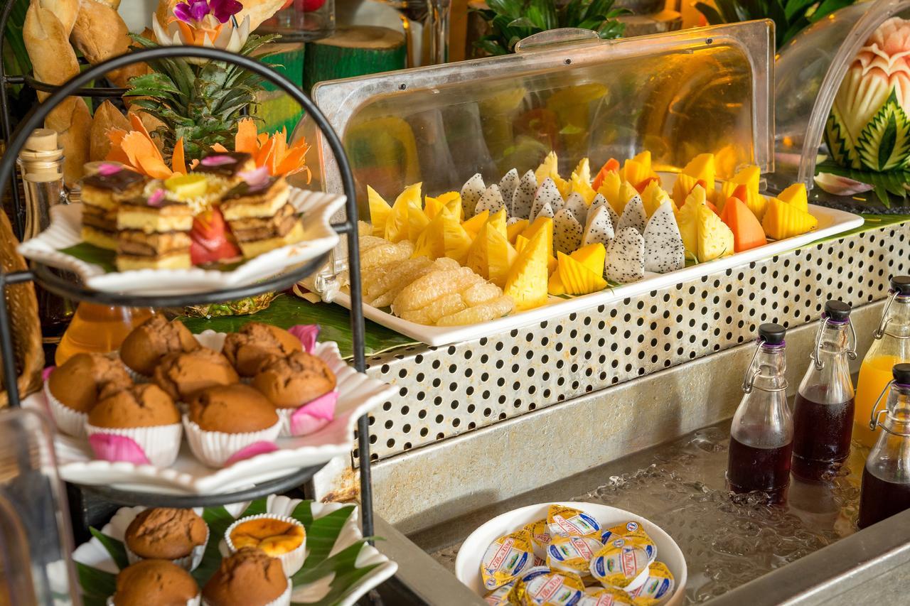 Golden Temple Residence Siem Reap Ngoại thất bức ảnh A selection of fruit at a buffet