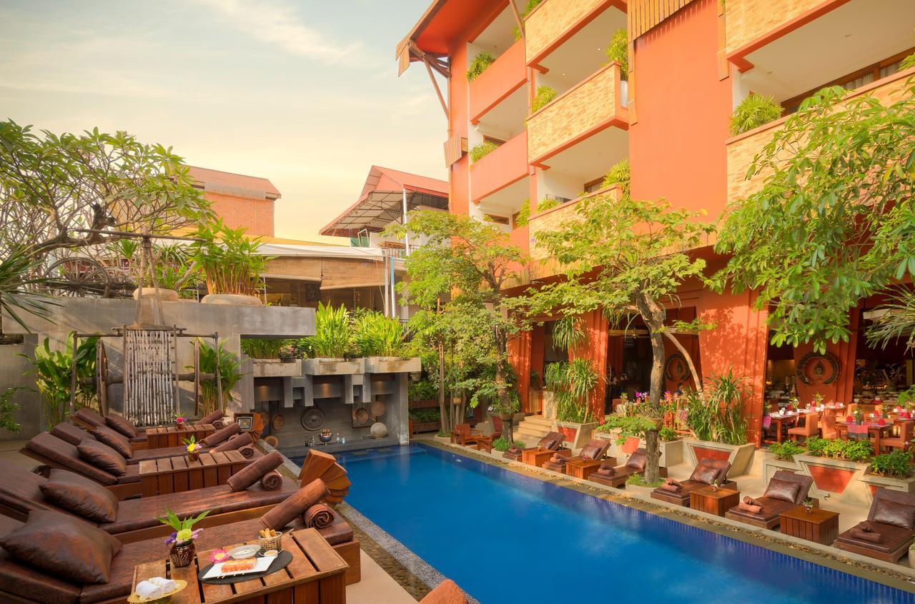 Golden Temple Residence Siem Reap Ngoại thất bức ảnh The pool at the hotel