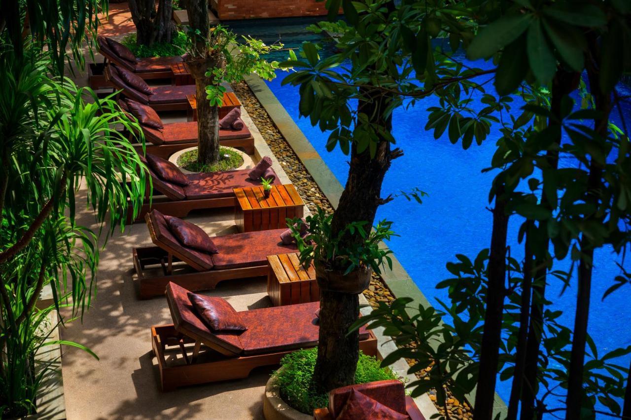 Golden Temple Residence Siem Reap Ngoại thất bức ảnh The swimming pool at the hotel